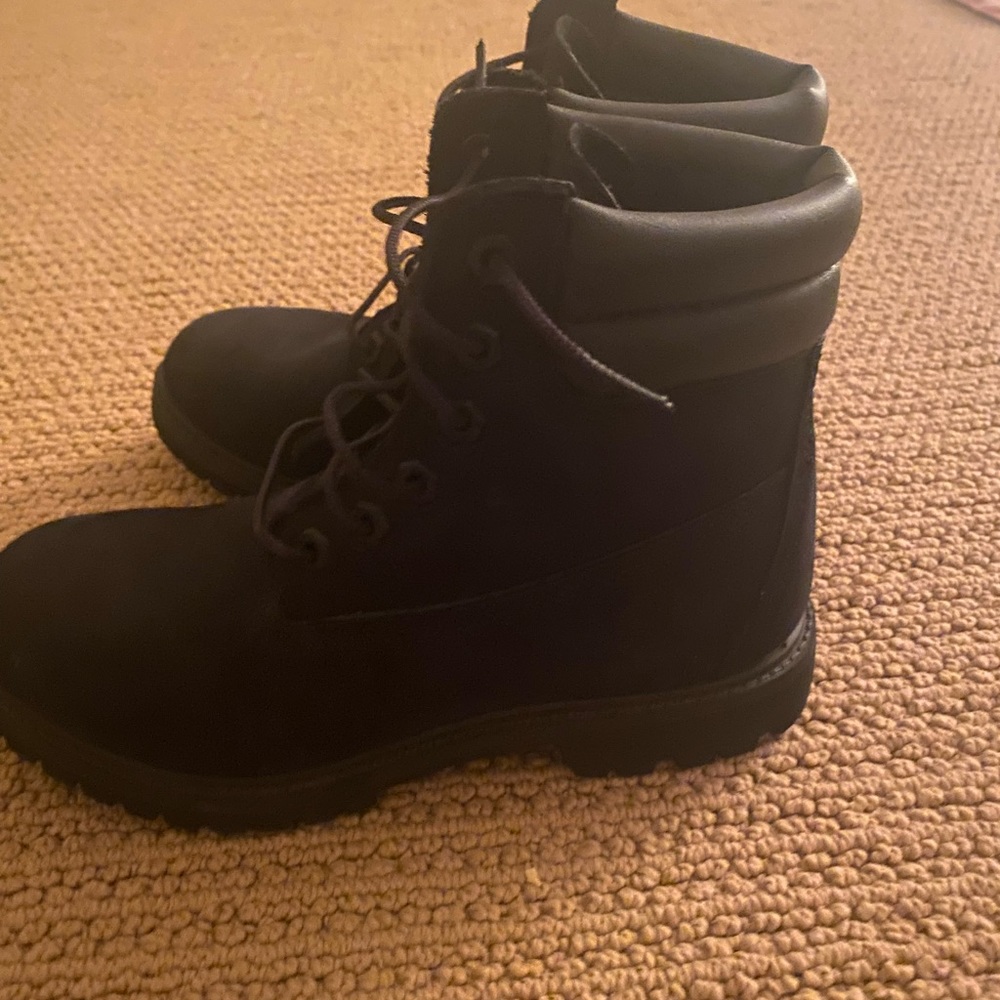 All black timberland boots! Size 6 women